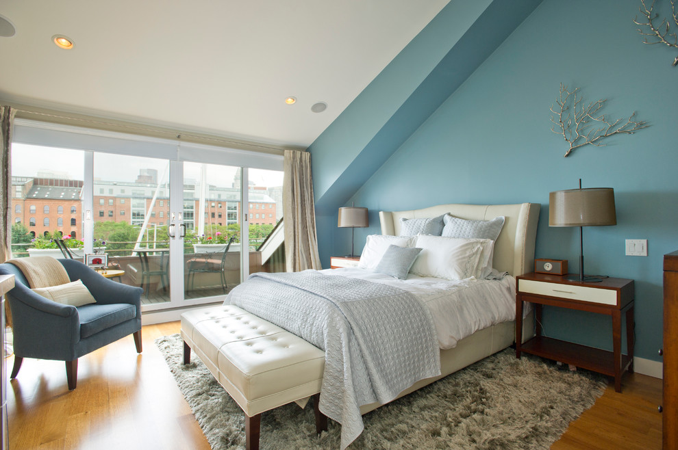 Источник вдохновения для домашнего уюта: спальня в стиле неоклассика (современная классика) с синими стенами