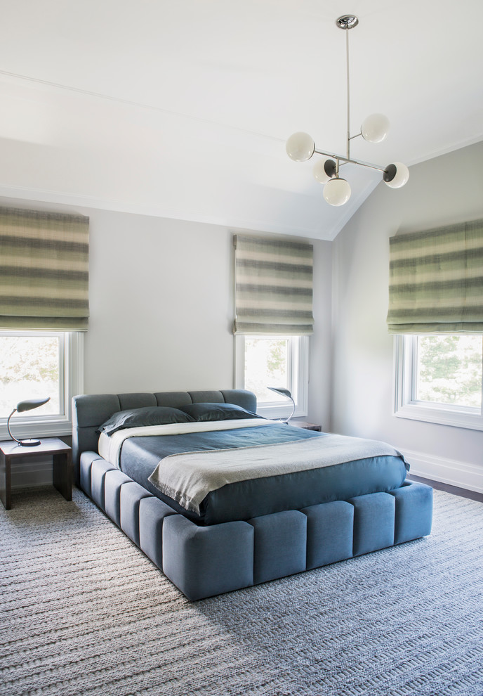 Источник вдохновения для домашнего уюта: спальня в стиле неоклассика (современная классика) с серыми стенами без камина