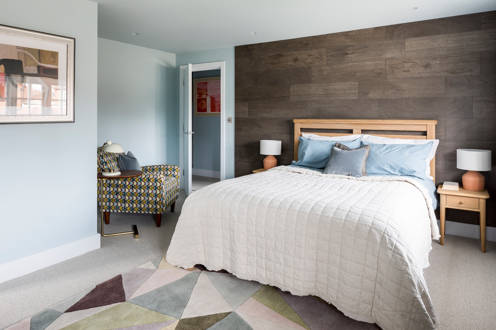 Idee per una camera da letto classica di medie dimensioni con pareti blu, moquette e pavimento grigio