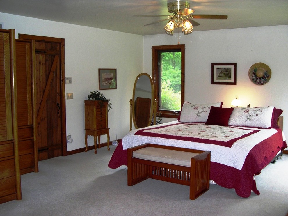 Exempel på ett rustikt sovrum