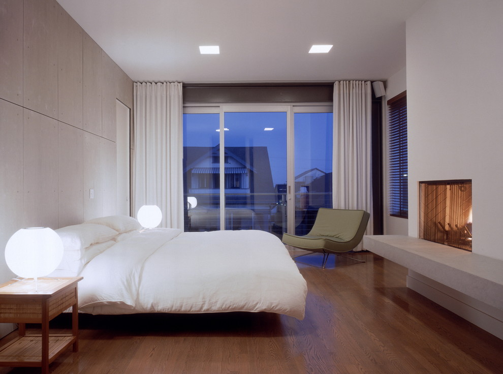 Inspiration for a modern bedroom in Los Angeles with white walls and feature lighting.