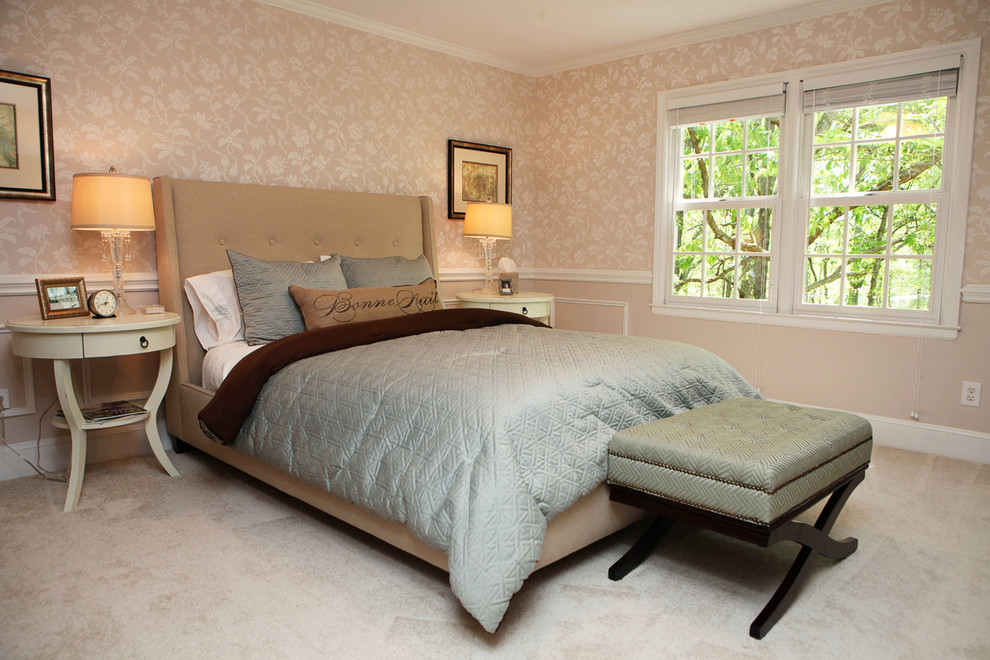 Bedroom - transitional guest carpeted bedroom idea in Charlotte