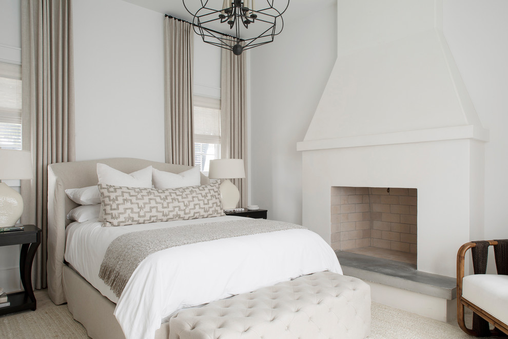 На фото: хозяйская спальня среднего размера в морском стиле с белыми стенами, стандартным камином и фасадом камина из штукатурки