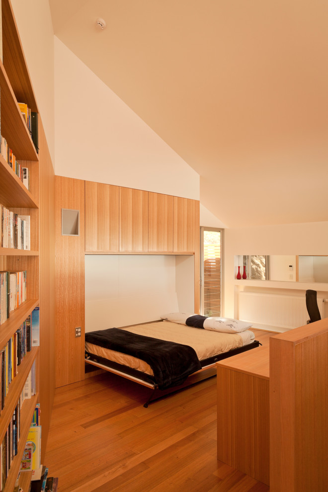 Идея дизайна: спальня среднего размера