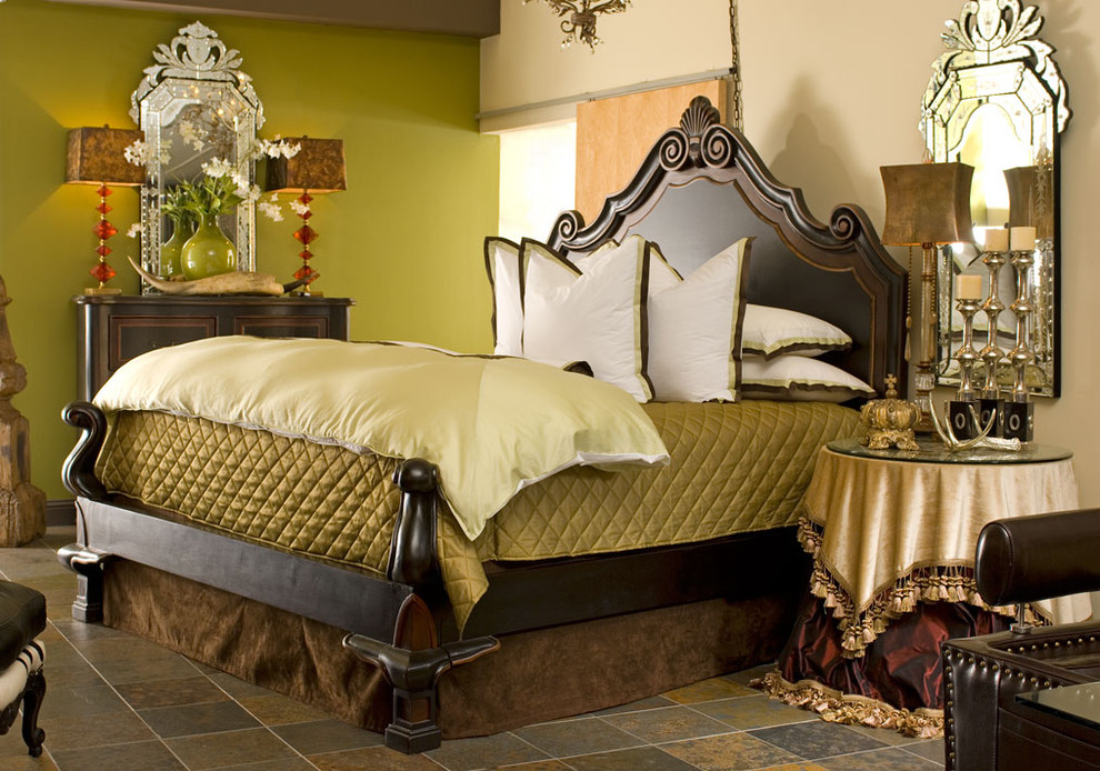 他の地域にある広いエクレクティックスタイルのおしゃれな主寝室 (緑の壁、セラミックタイルの床) のレイアウト