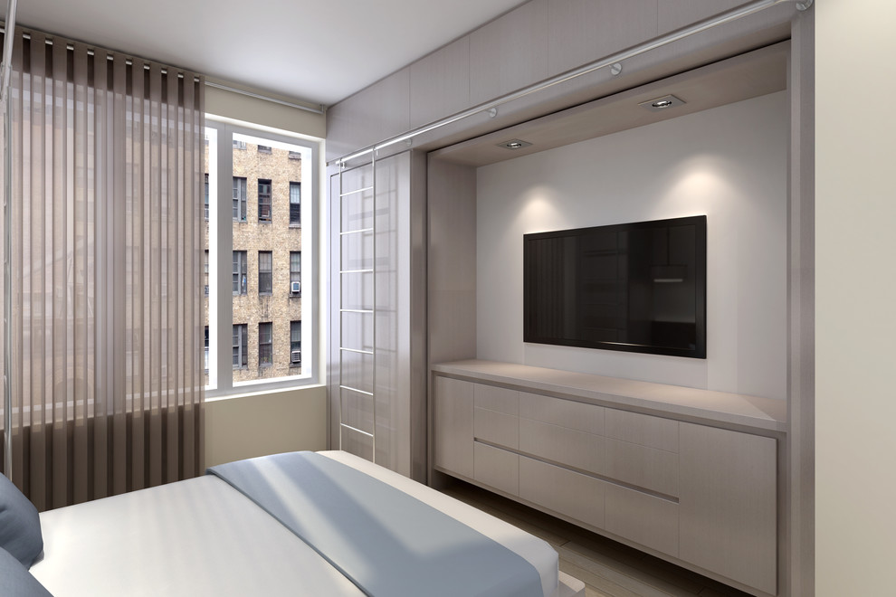 Modelo de dormitorio principal moderno de tamaño medio con paredes blancas y suelo de madera clara