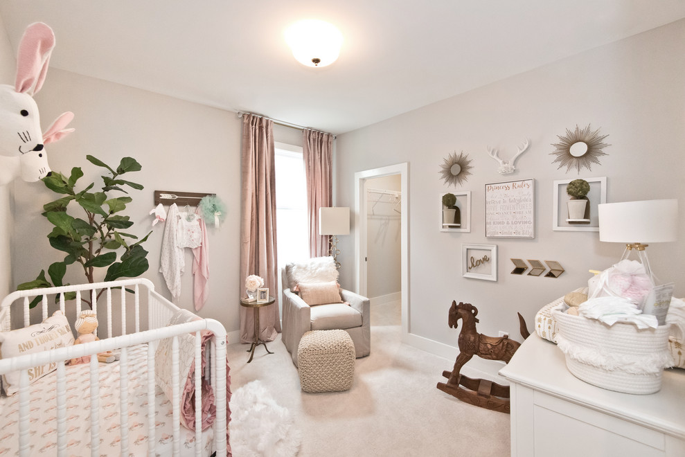На фото: комната для малыша среднего размера в современном стиле с бежевыми стенами, ковровым покрытием и бежевым полом