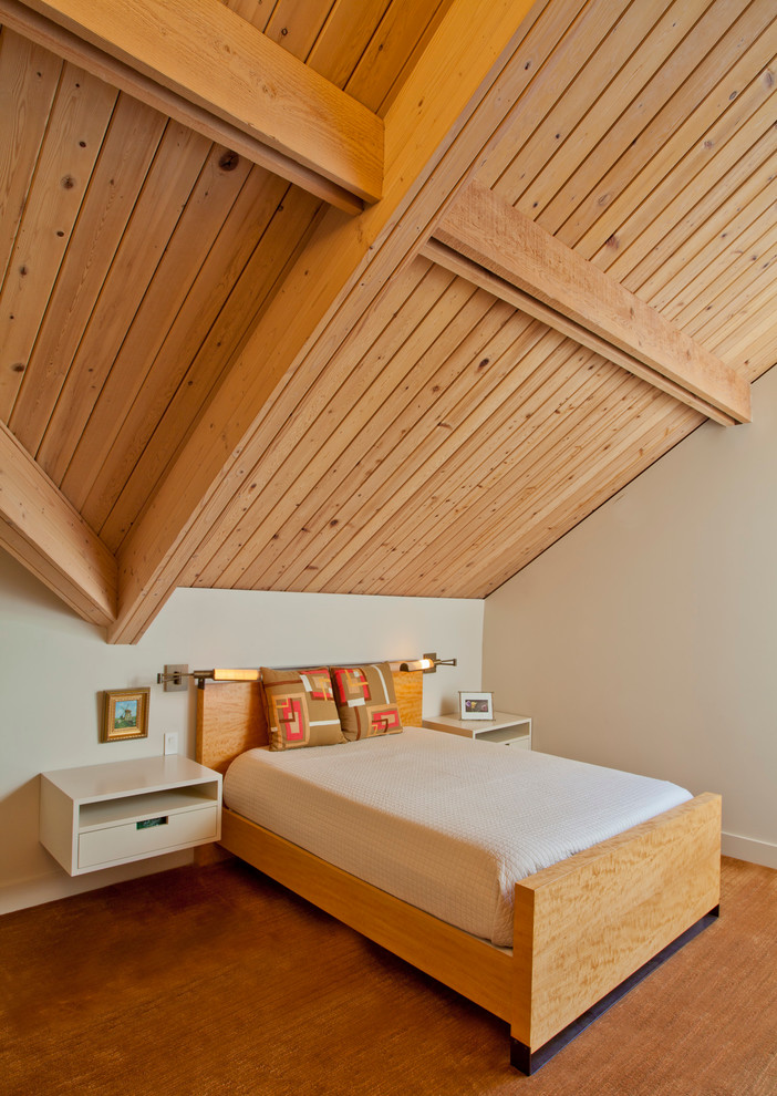 Immagine di una camera da letto moderna con pareti beige