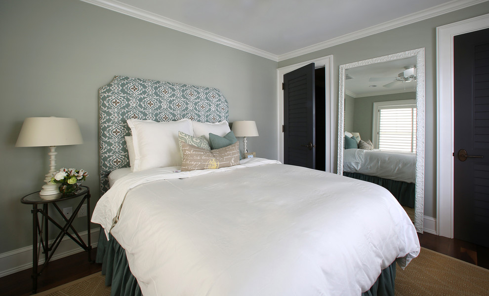 タンパにあるトロピカルスタイルのおしゃれな寝室のレイアウト