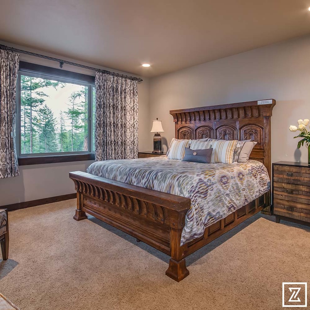 Foto de habitación de invitados rústica de tamaño medio con paredes beige, moqueta y suelo beige
