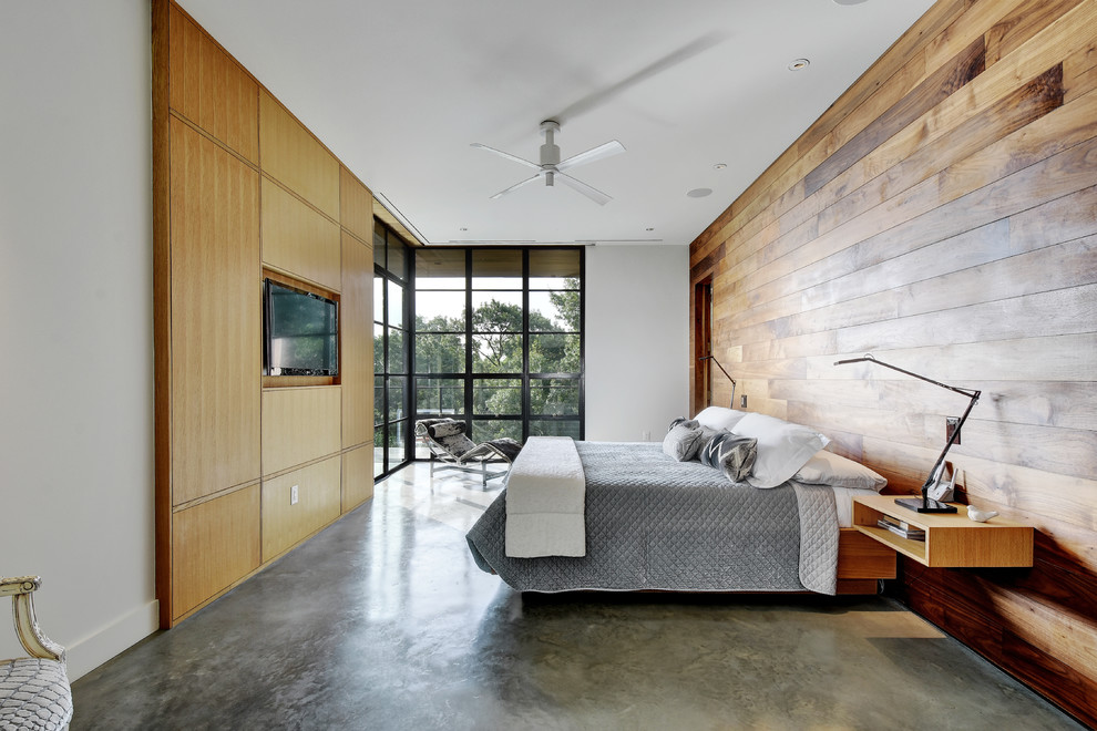 Ejemplo de habitación de invitados actual con paredes marrones y suelo de cemento