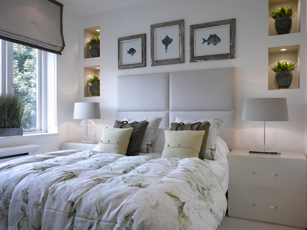 Foto de habitación de invitados marinera de tamaño medio con paredes blancas, moqueta y suelo gris