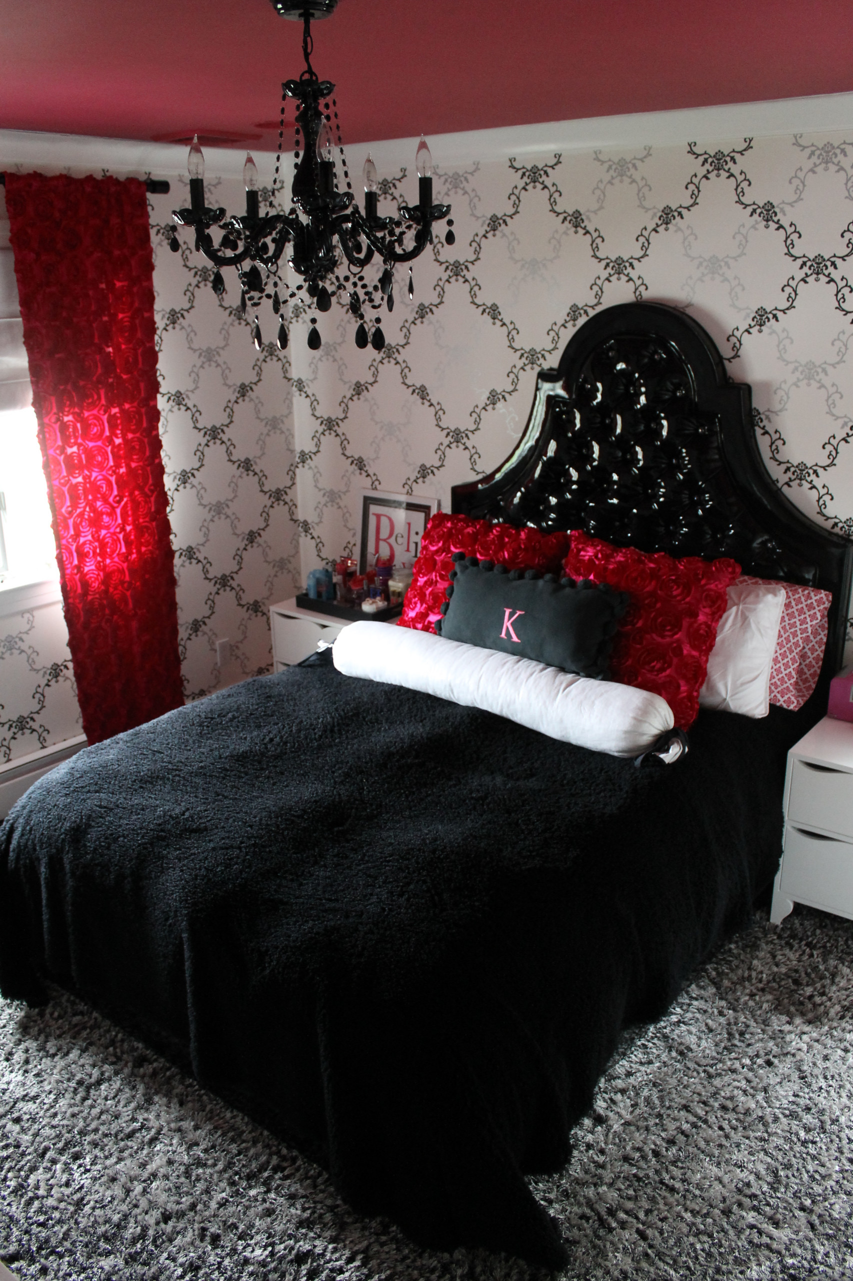 Camera da letto rossa con pareti nere - Foto, Idee, Arredamento - Maggio  2023 | Houzz IT