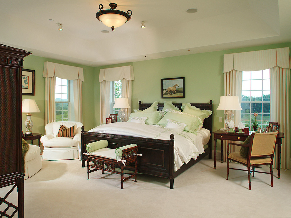 フィラデルフィアにあるトラディショナルスタイルのおしゃれな寝室 (緑の壁、カーペット敷き) のレイアウト