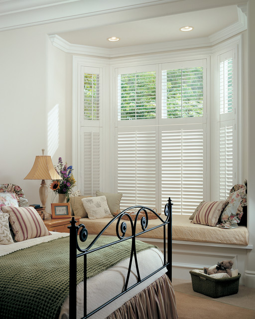 White Plantation Shutters in Bay Window - Transitional - Bedroom - Austin -  by DECO Window Fashions | Houzz AU