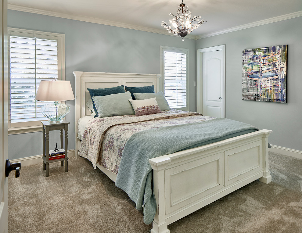 This is an example of a classic guest bedroom in Dallas.