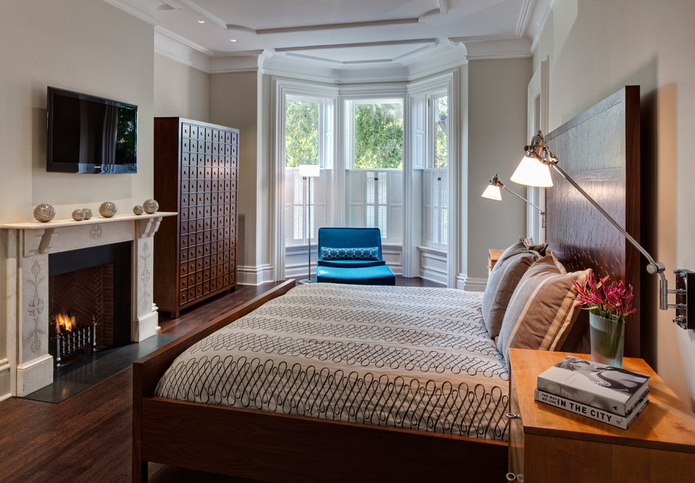 Esempio di una camera da letto contemporanea con pareti beige