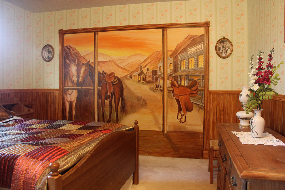 Idée de décoration pour une chambre chalet avec un mur multicolore.