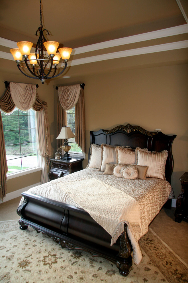 Example of a classic bedroom design in Indianapolis