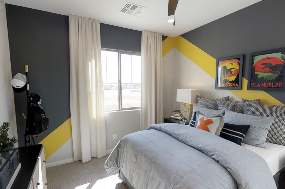 Источник вдохновения для домашнего уюта: гостевая спальня среднего размера, (комната для гостей) в стиле неоклассика (современная классика) с разноцветными стенами, ковровым покрытием и бежевым полом