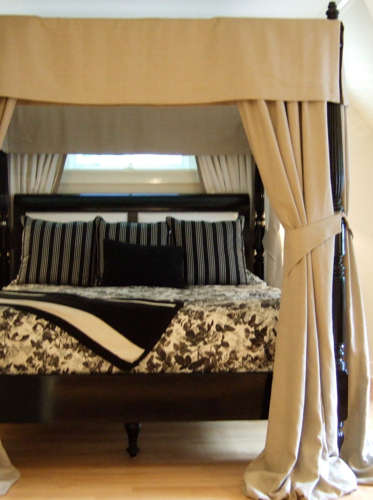Источник вдохновения для домашнего уюта: хозяйская спальня среднего размера в современном стиле с светлым паркетным полом