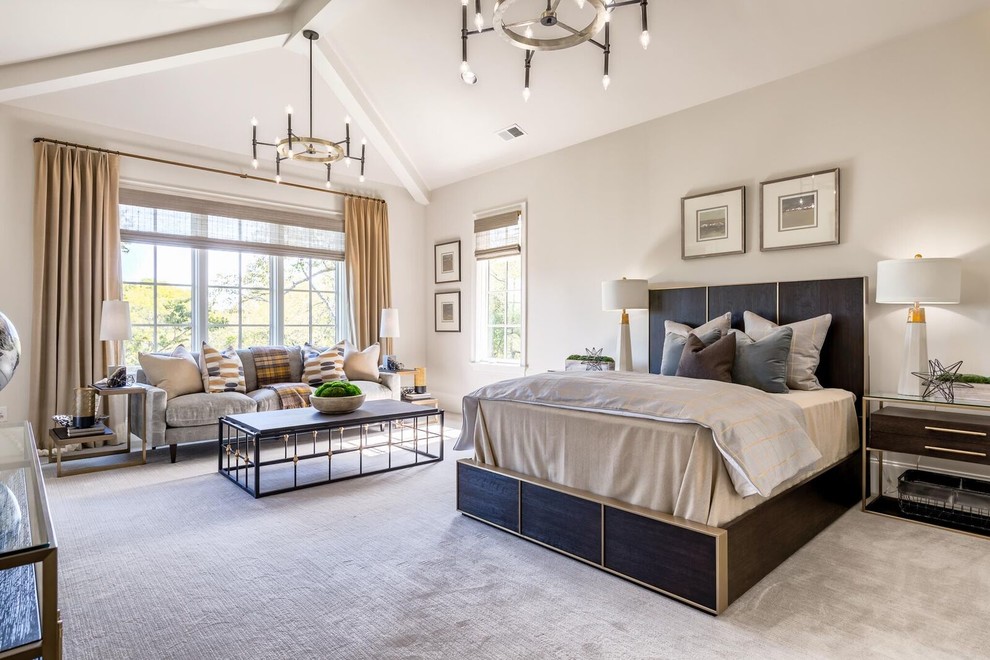 Foto de dormitorio clásico renovado con paredes beige, moqueta y suelo gris
