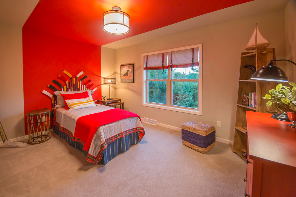 На фото: гостевая спальня среднего размера, (комната для гостей) в морском стиле с красными стенами и ковровым покрытием без камина с