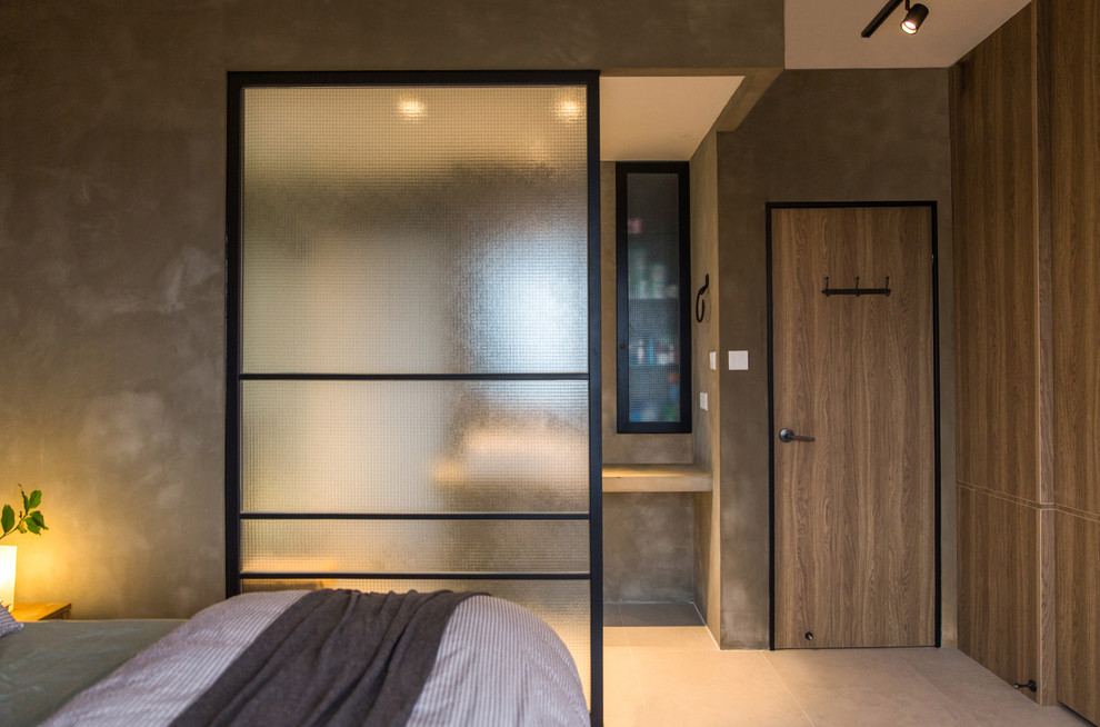 Пример оригинального дизайна: спальня в стиле рустика с серыми стенами