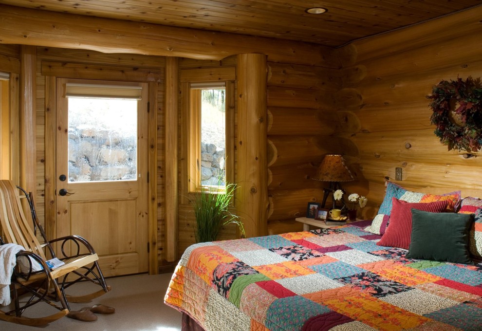 Foto di una camera da letto stile rurale con moquette