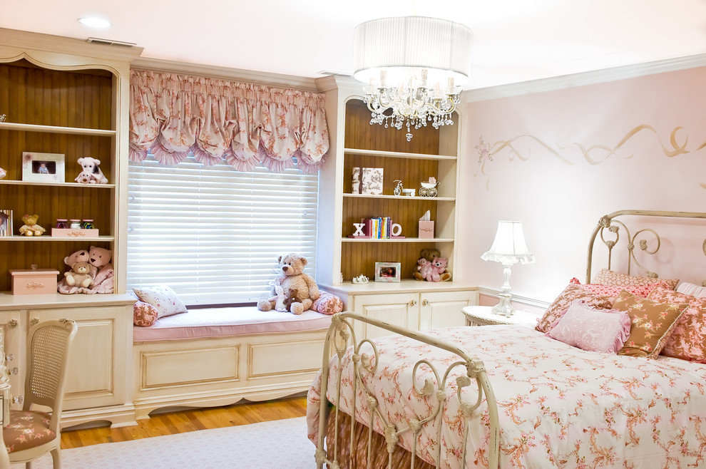Inspiration for a mid-sized timeless carpeted bedroom remodel in New York with pink walls and no fireplace