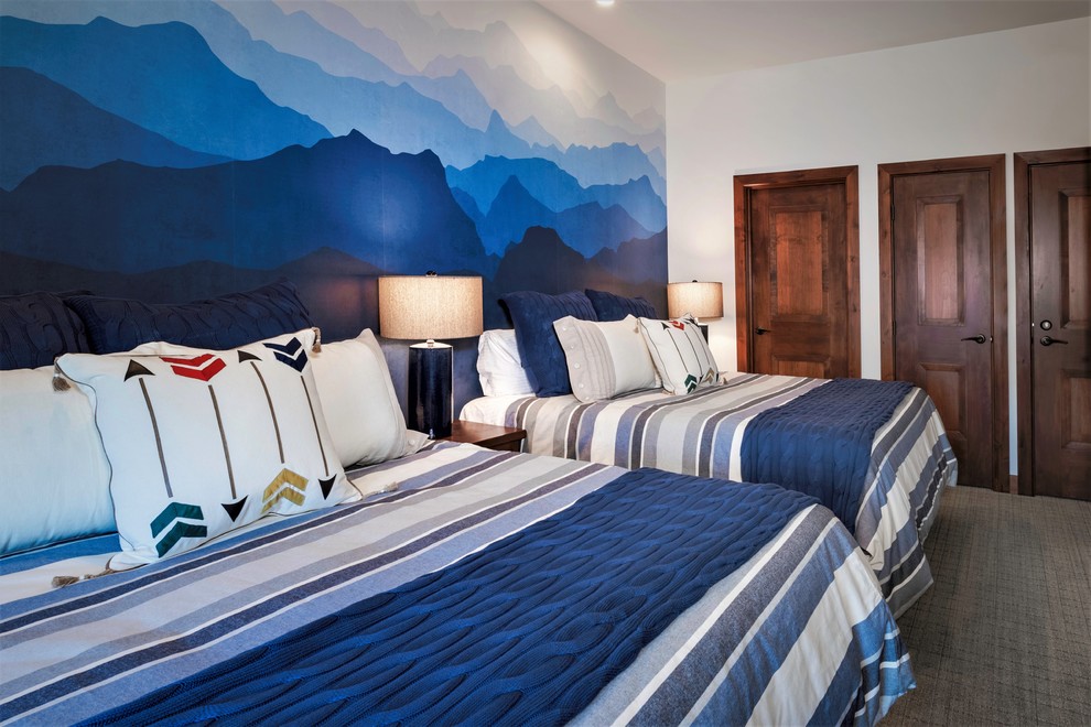Foto de habitación de invitados rural de tamaño medio con paredes azules, moqueta y suelo gris