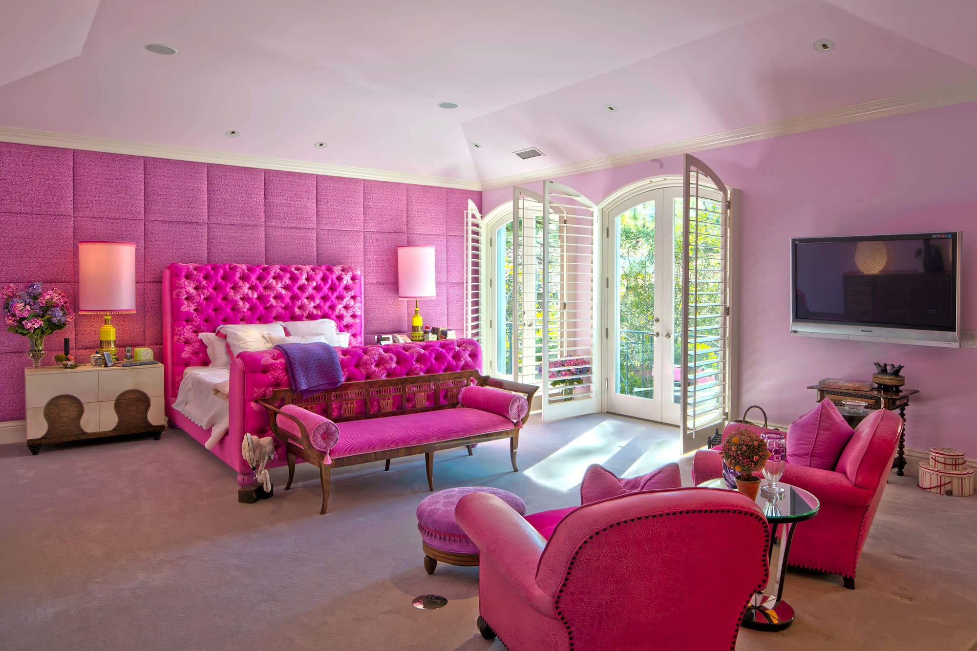 Big pink bedroom deals