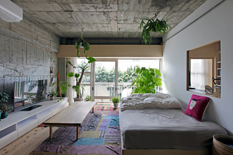 Inspiration for a small bohemian master bedroom in Tokyo with grey walls and light hardwood flooring.