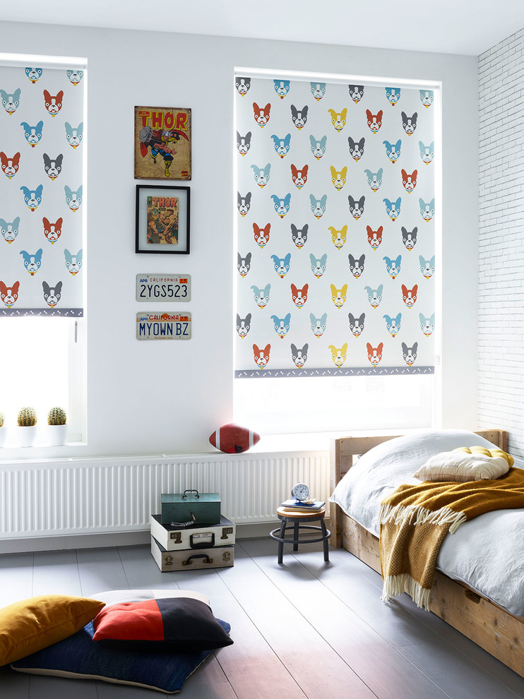 Пример оригинального дизайна: детская в скандинавском стиле с спальным местом и белыми стенами для ребенка от 4 до 10 лет, мальчика