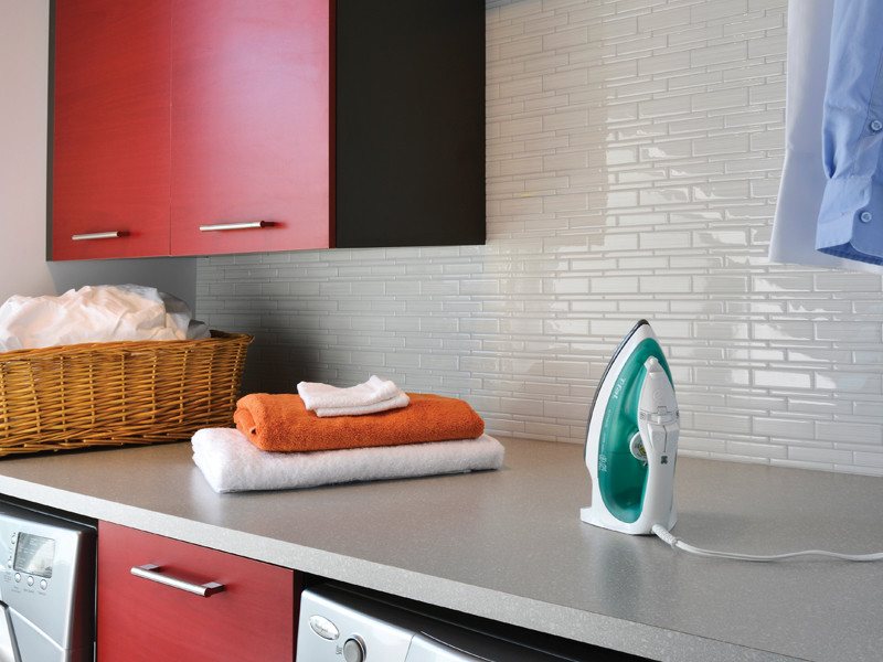 Inspiration for a modern utility room in Montpellier.