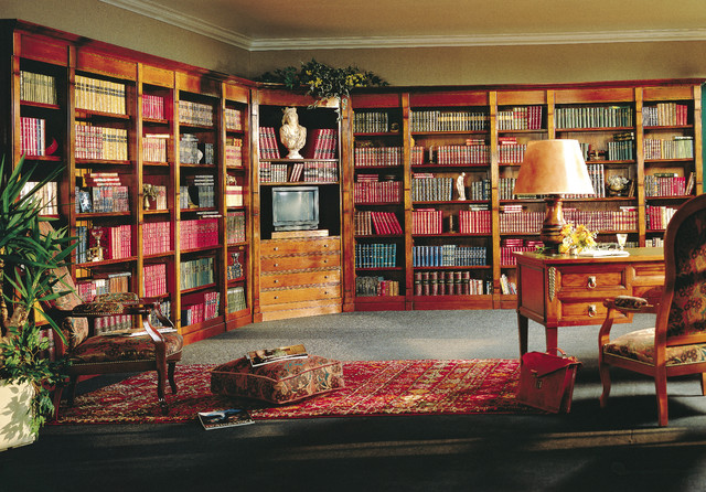 Bibliothèque avec boiseries et faux plafond, style classique