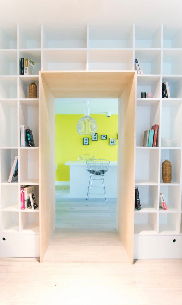 パリにある北欧スタイルのおしゃれなホームオフィス・書斎の写真