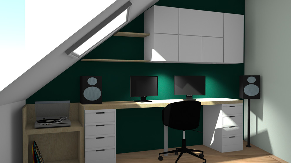 Kleines Modernes Arbeitszimmer mit Arbeitsplatz, grüner Wandfarbe, hellem Holzboden und freistehendem Schreibtisch in Paris