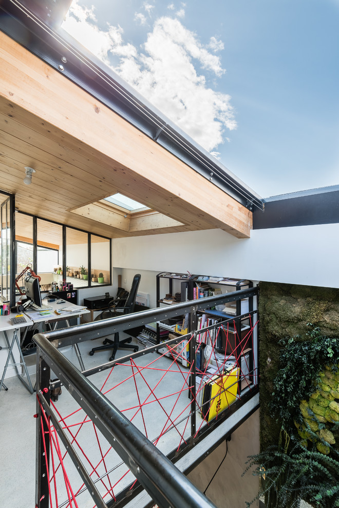 Contemporary home office in Nantes.