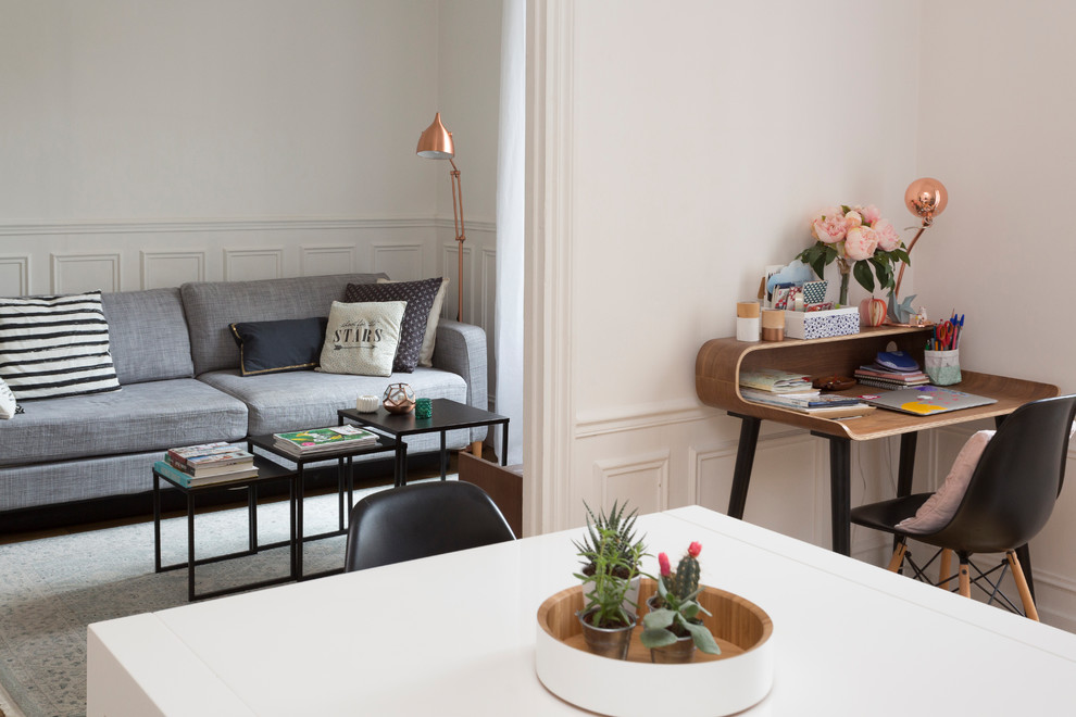 パリにある北欧スタイルのおしゃれなホームオフィス・書斎の写真