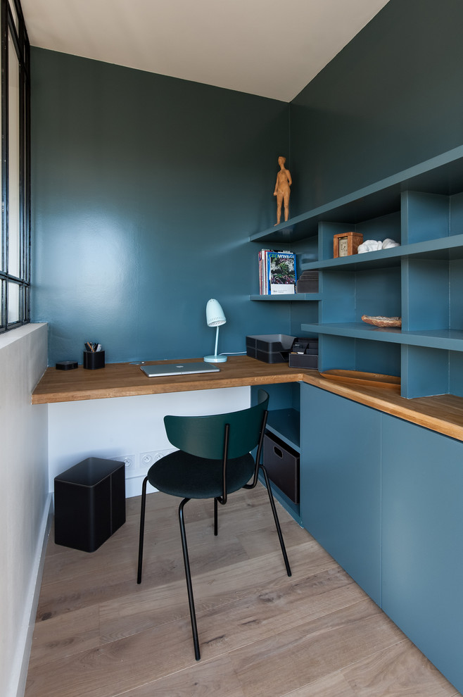 Inspiration for a small contemporary built-in desk light wood floor and beige floor study room remodel in Bordeaux with blue walls and no fireplace