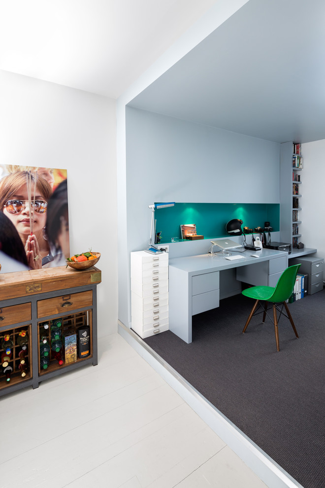 Contemporary home office in Clermont-Ferrand.