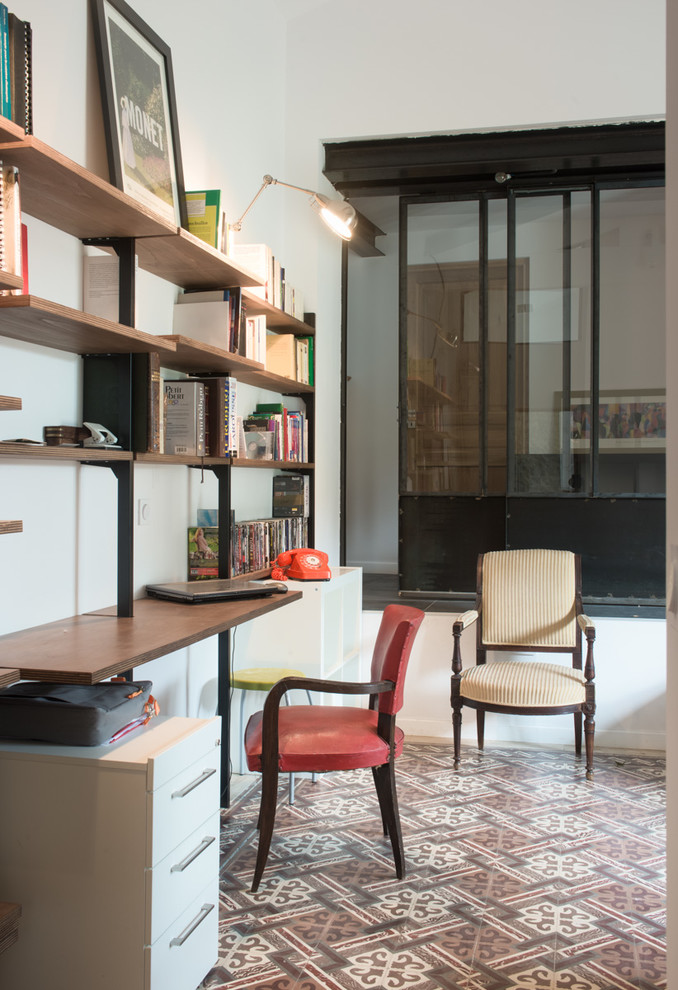 This is an example of an urban study in Montpellier with white walls, ceramic flooring, no fireplace and a built-in desk.