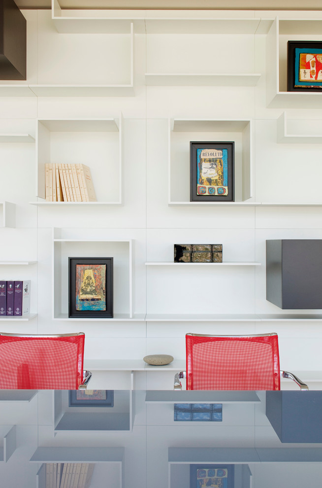 マルセイユにあるコンテンポラリースタイルのおしゃれなホームオフィス・書斎の写真