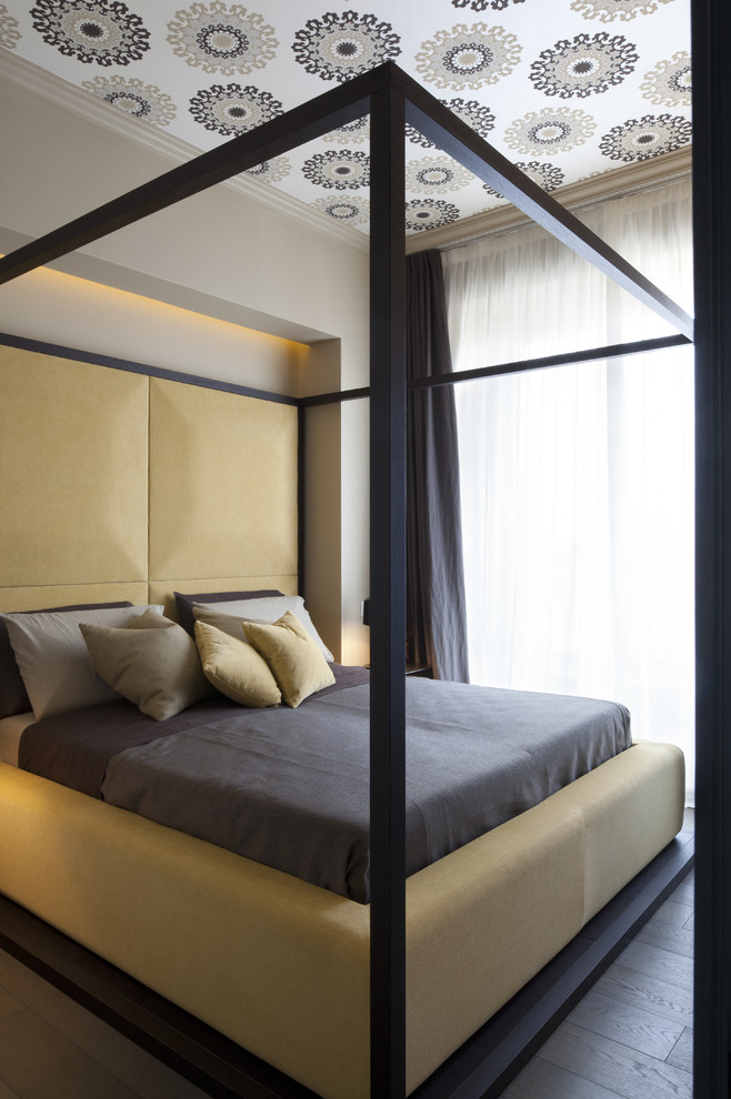 Inspiration for a contemporary bedroom in Milan.