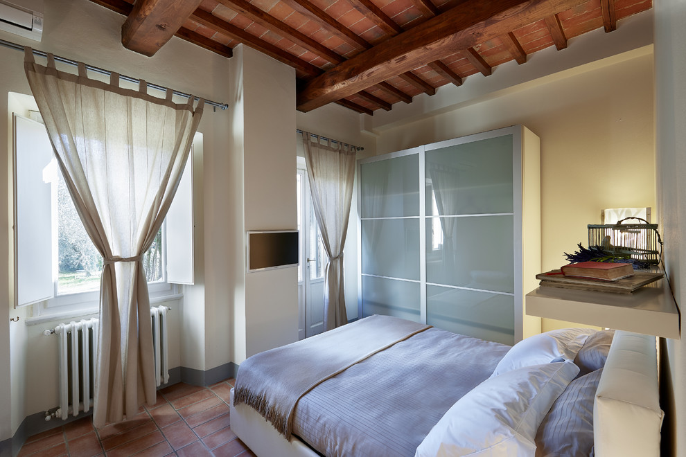Design ideas for a rural bedroom in Florence.