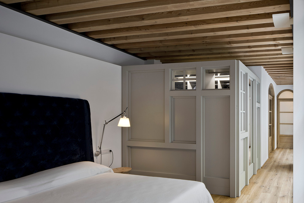 ミラノにあるインダストリアルスタイルのおしゃれな寝室