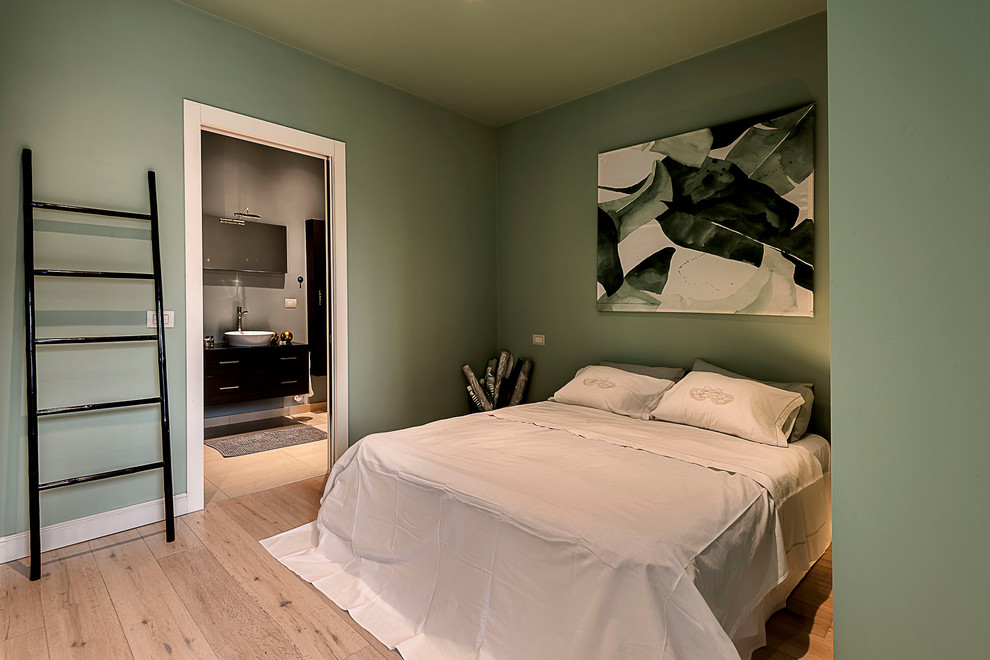 Immagine di una camera da letto minimal di medie dimensioni