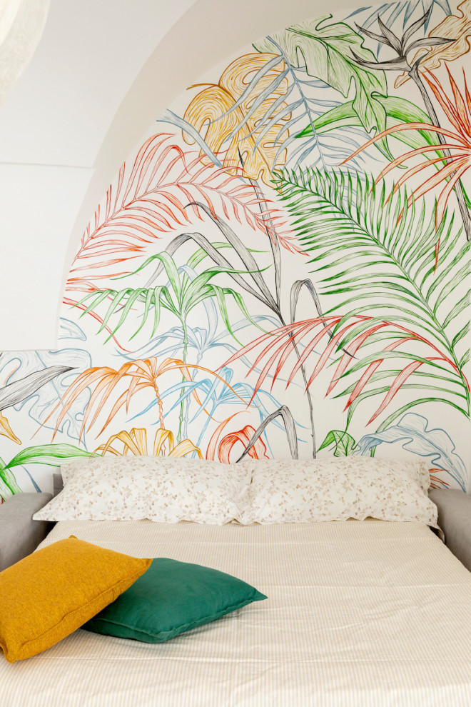 Foto di una camera da letto contemporanea con pavimento in marmo