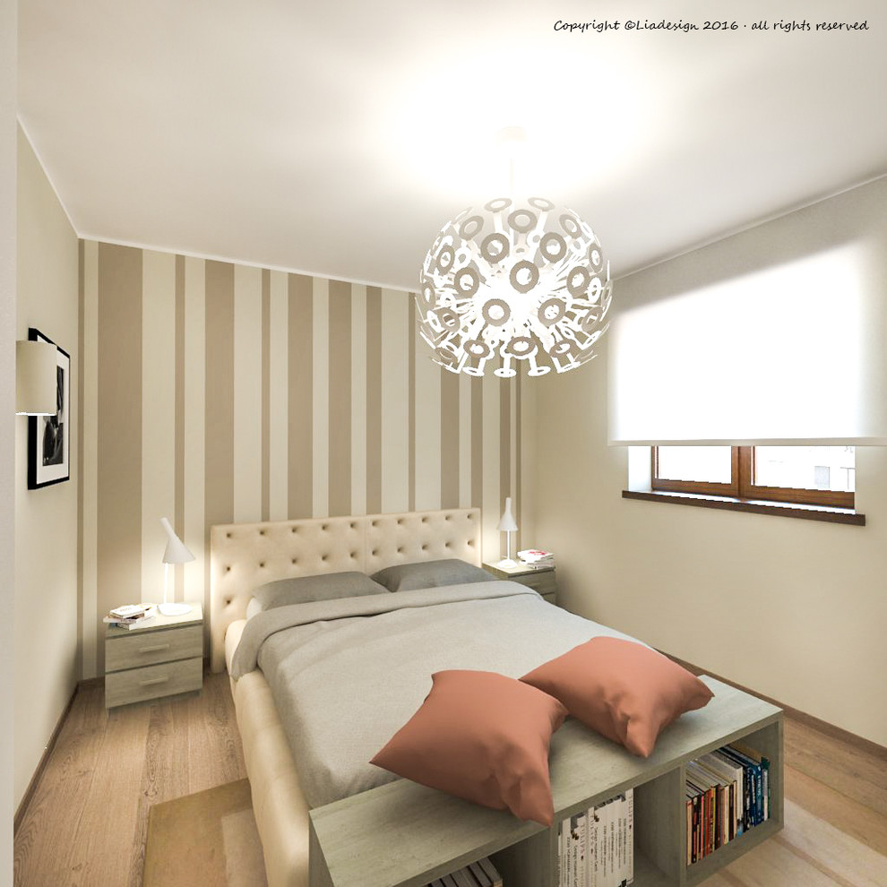Idee per una camera matrimoniale minimal di medie dimensioni con pareti beige e parquet chiaro